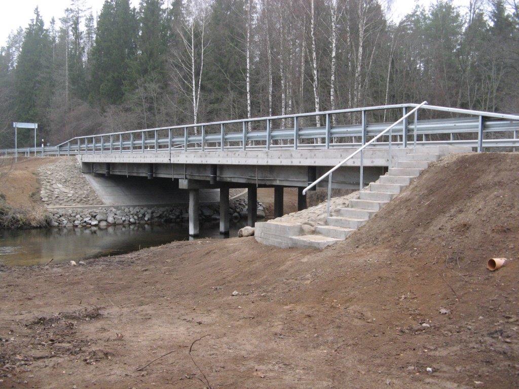 Muuga sild – valminud sild käsipuu ja betoontreppidega